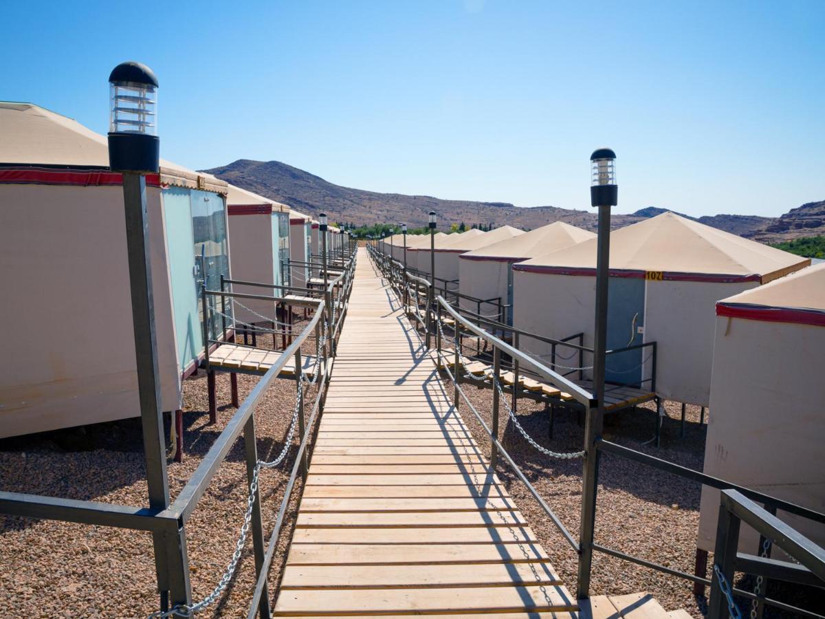 The Rock Camp Petra Hotel Wadi Musa Exterior foto